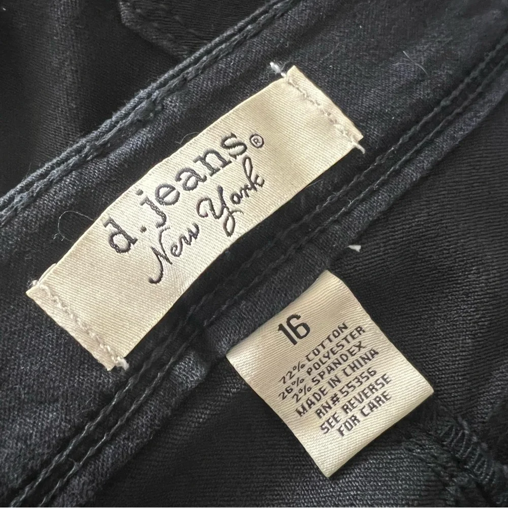 D.Jeans New York Black Capris Shorts in Black, Size 16 New w/o Tag